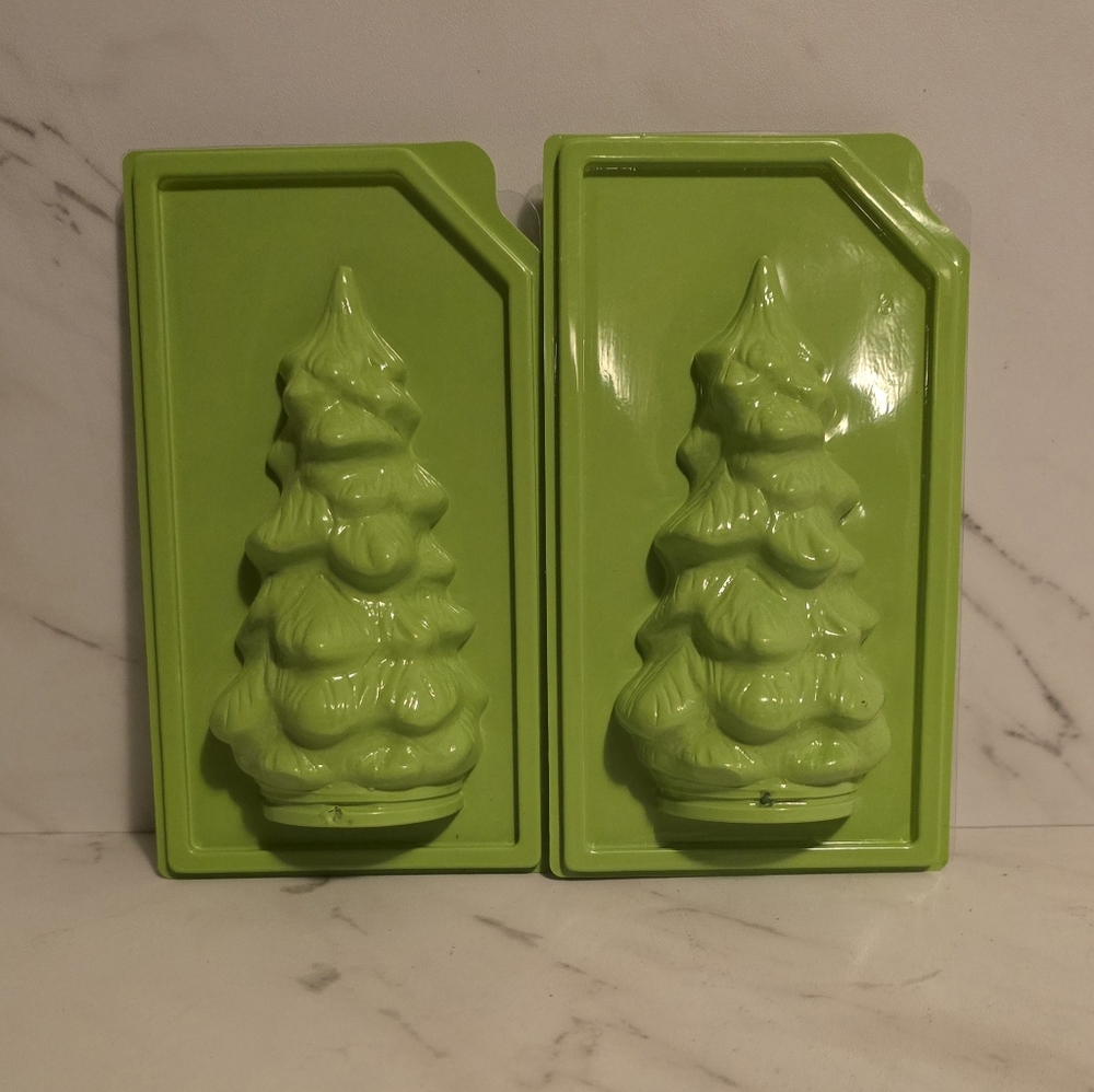 Vintage Wilton 3D Christmas Tree Mold Plastic - Candle Candy Holiday Xmas Crafts